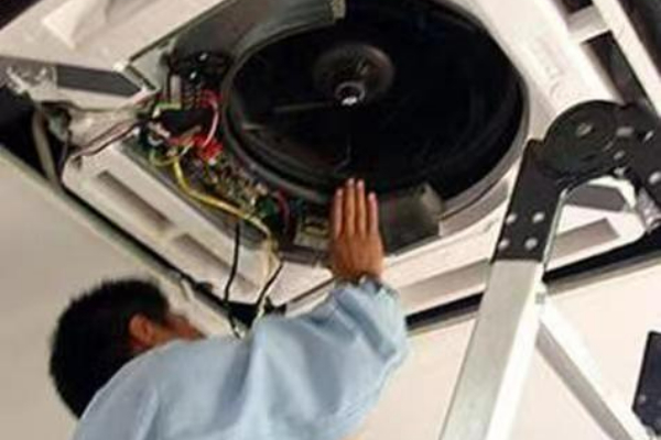 中央空調滴水咋辦