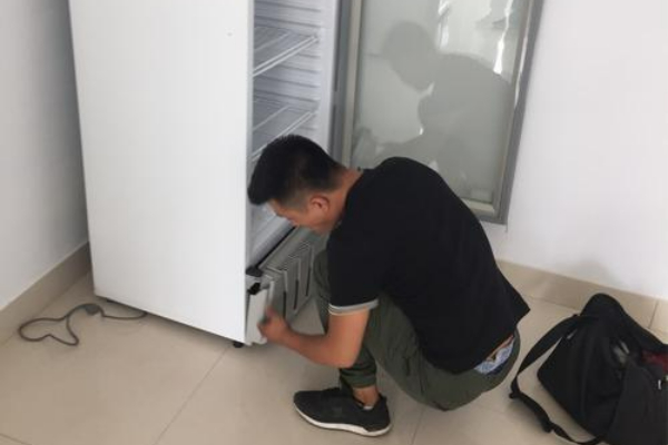 蘇州東芝冰箱維修服務(wù)詳解：專業(yè)技師快速解決您的冰箱問題